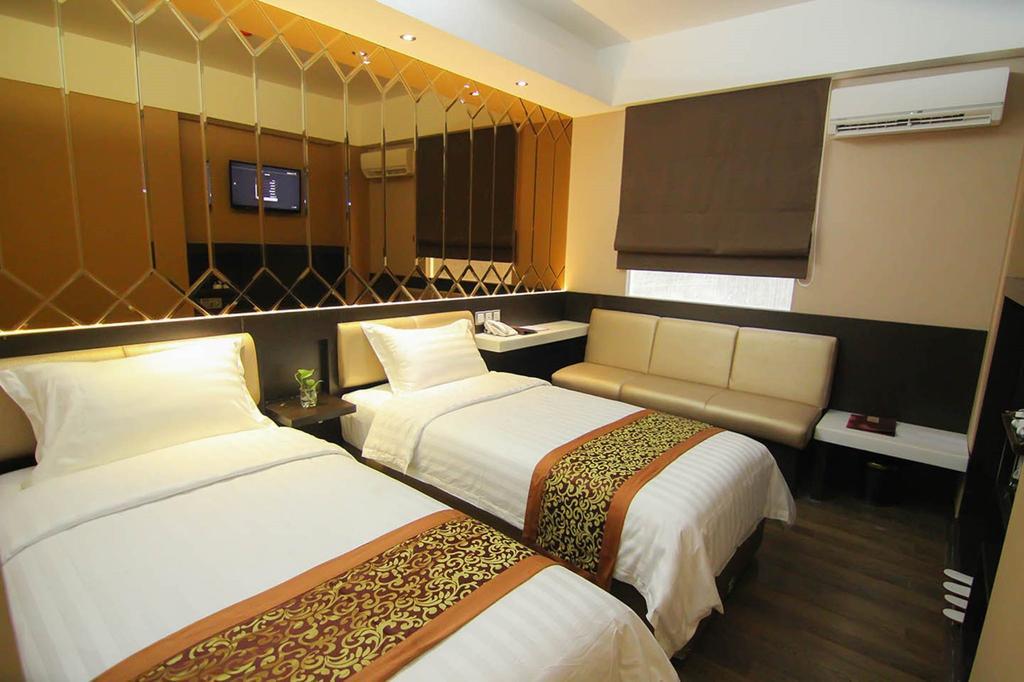Favor Hotel Makassar City Center By Life Room photo